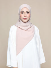Buttery Tri Lux Square - Almond