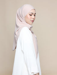 Buttery Tri Lux Square - Almond