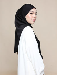 Buttery Tri Lux Square - Black